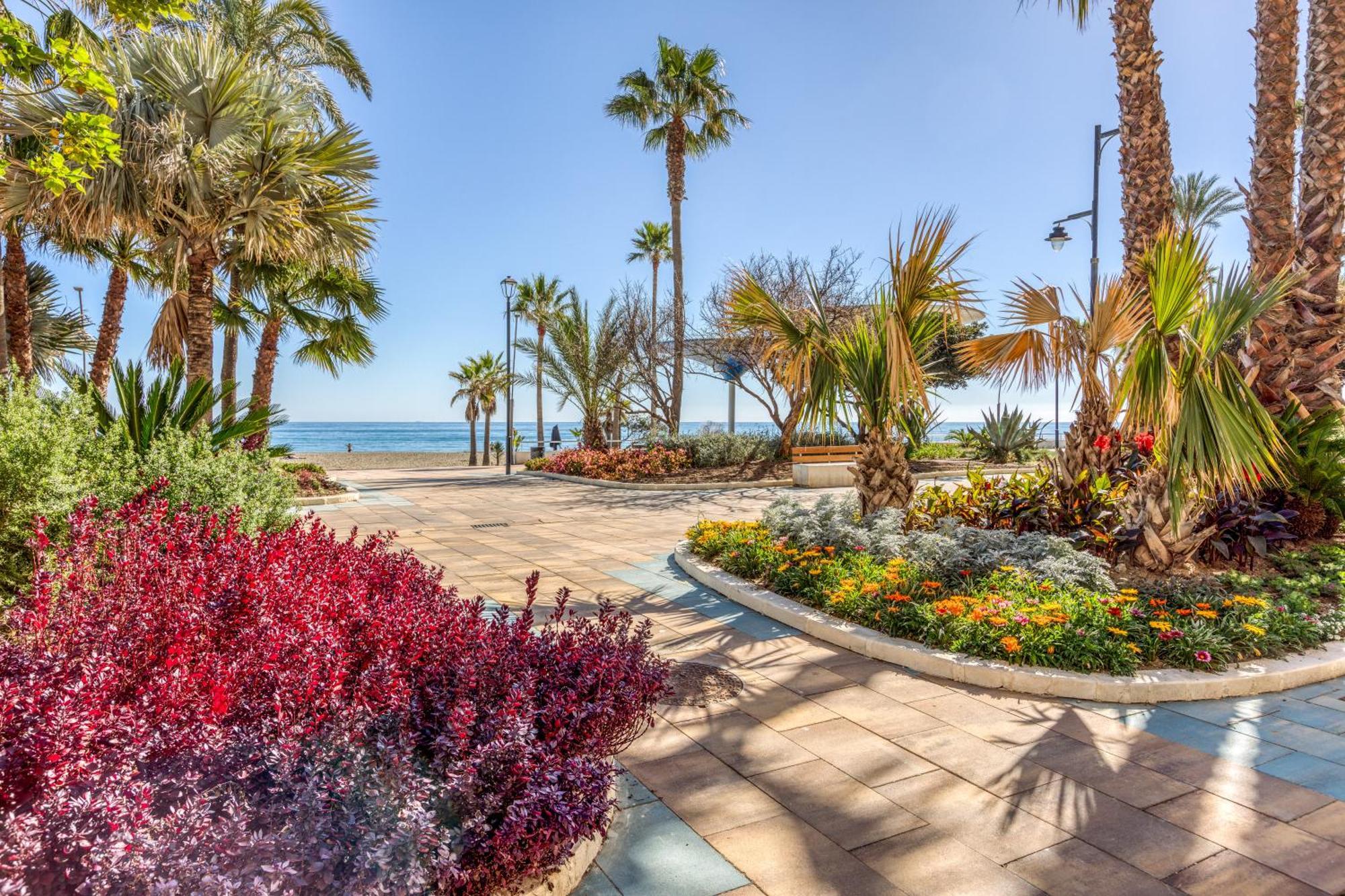 Hanami Plaza Abc Estepona Esterno foto