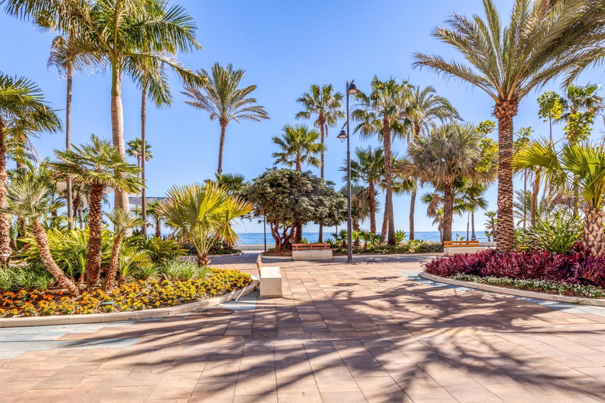 Hanami Plaza Abc Estepona Esterno foto