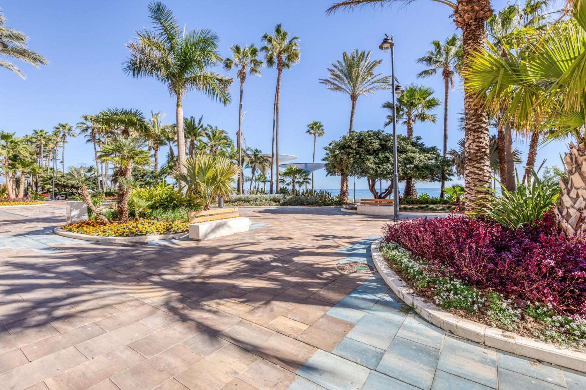 Hanami Plaza Abc Estepona Esterno foto
